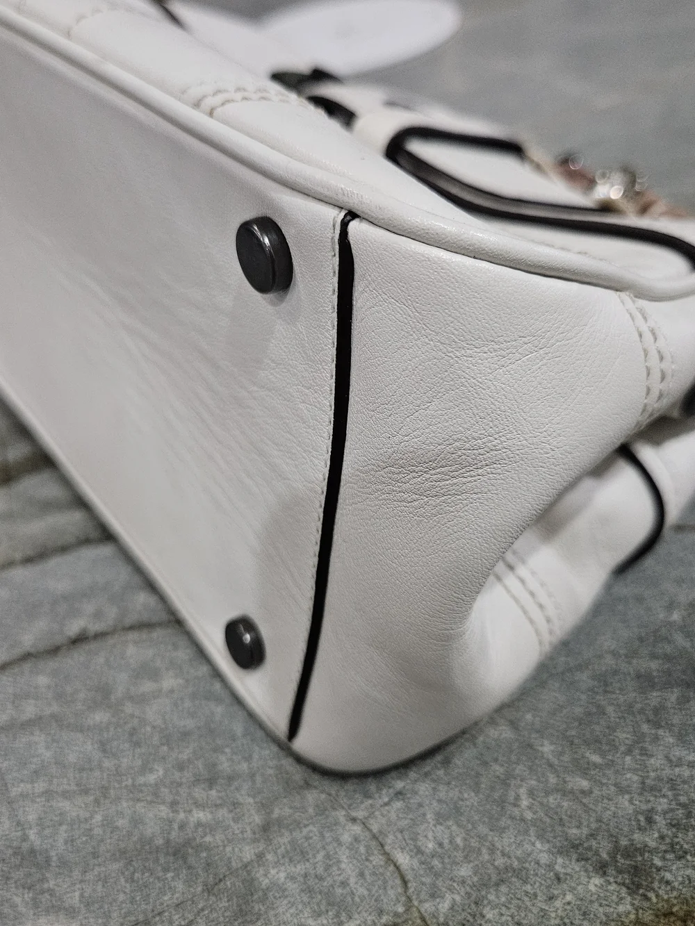 COACH Vintage Soho 8A12 Kisslock Frame Satchel Chalk Leather Velvet Bow Y2K